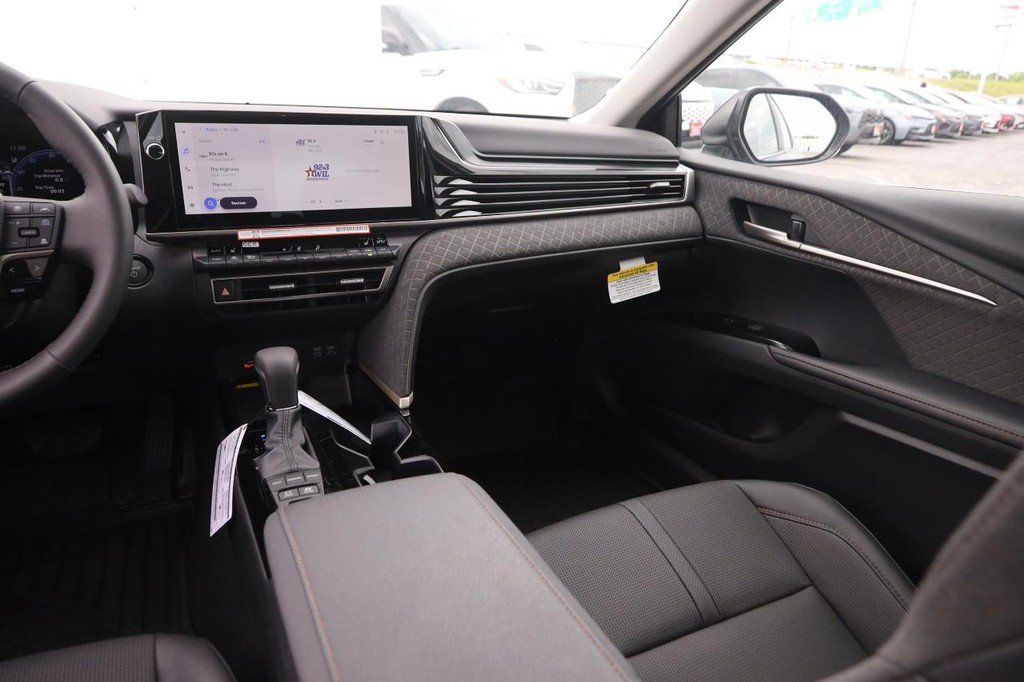 Used 2026 Toyota Camry Hybrid AWD/4WD image 26