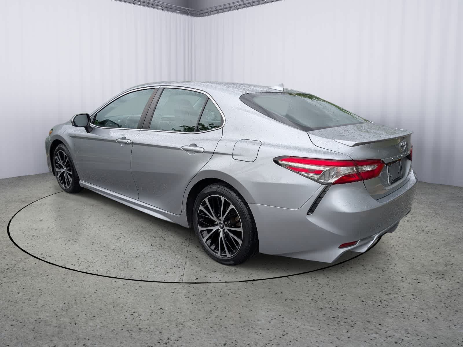 Used 2019 Toyota Camry SE w/ Carpet Mat Package FWD image 4
