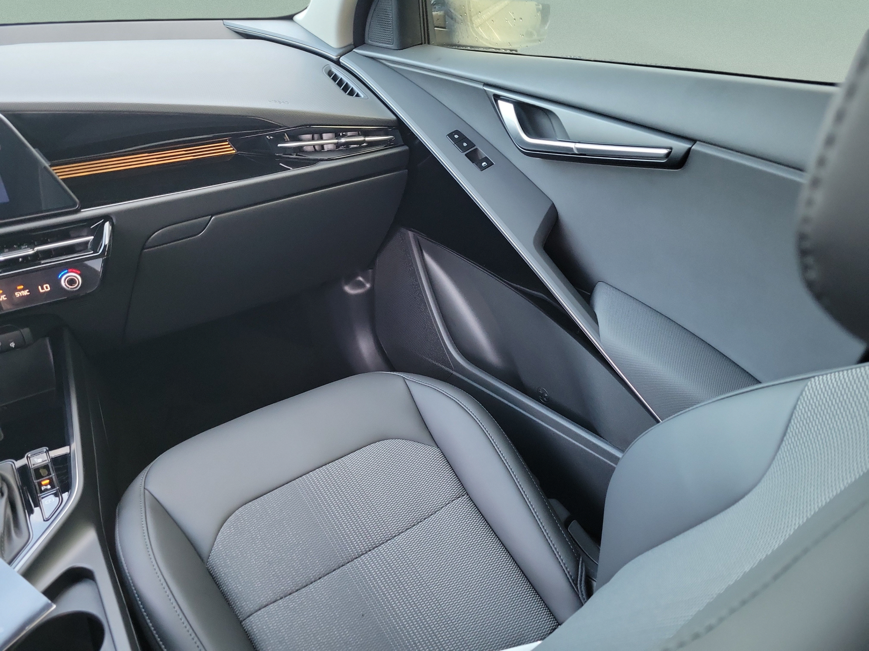 New 2026 Kia Niro EX FWD image 10