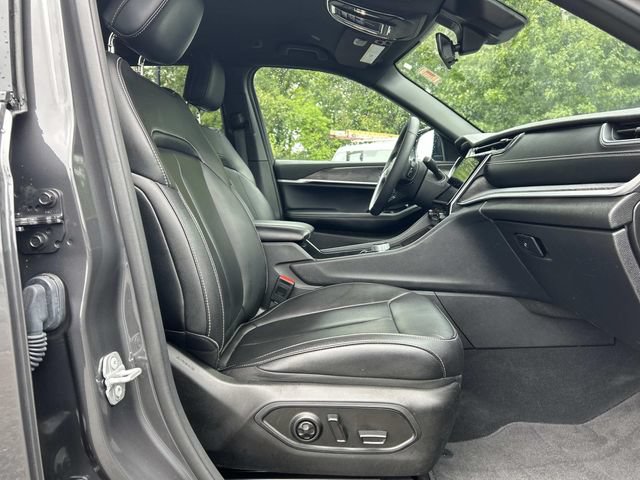 Used 2025 Jeep Grand Cherokee Limited AWD/4WD image 19