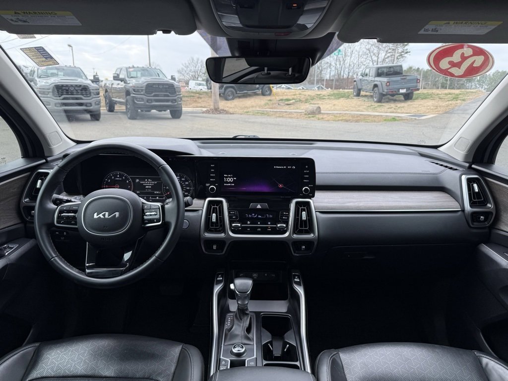Used 2023 Kia Sorento EX image 38