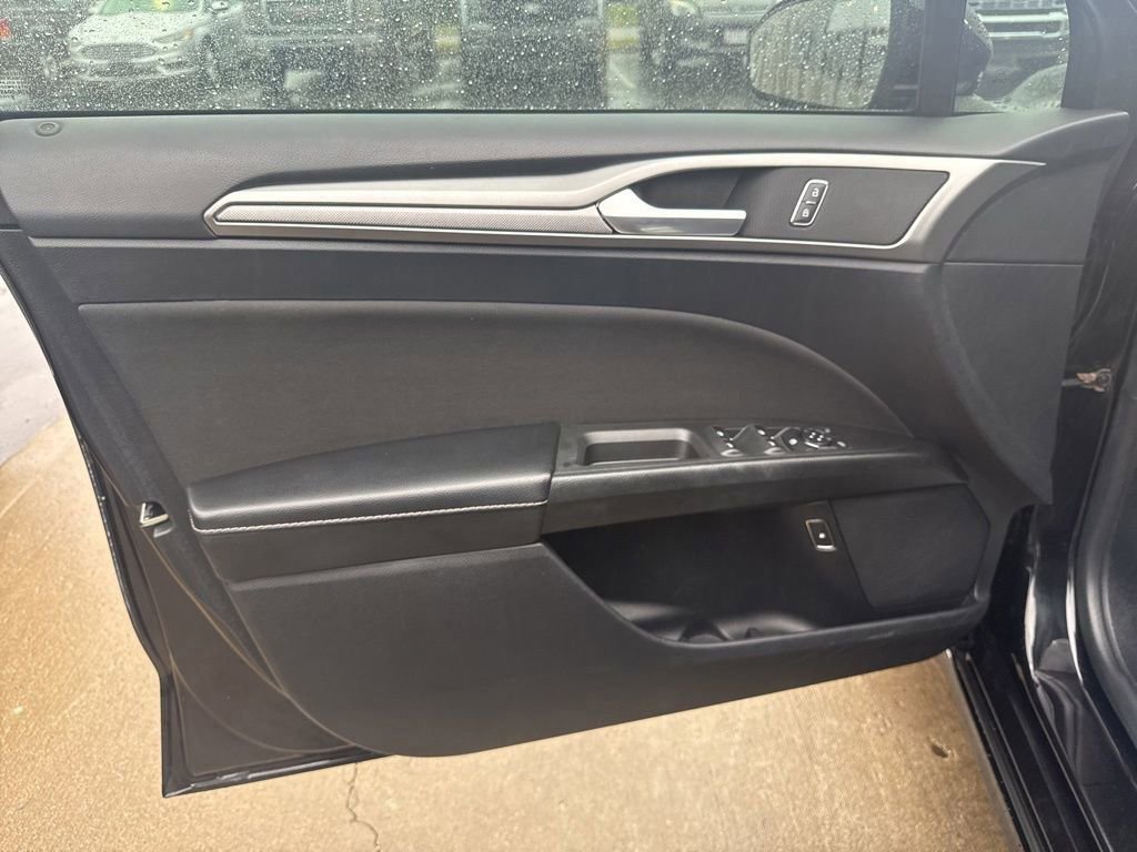 Used 2019 Ford Fusion SE image 17