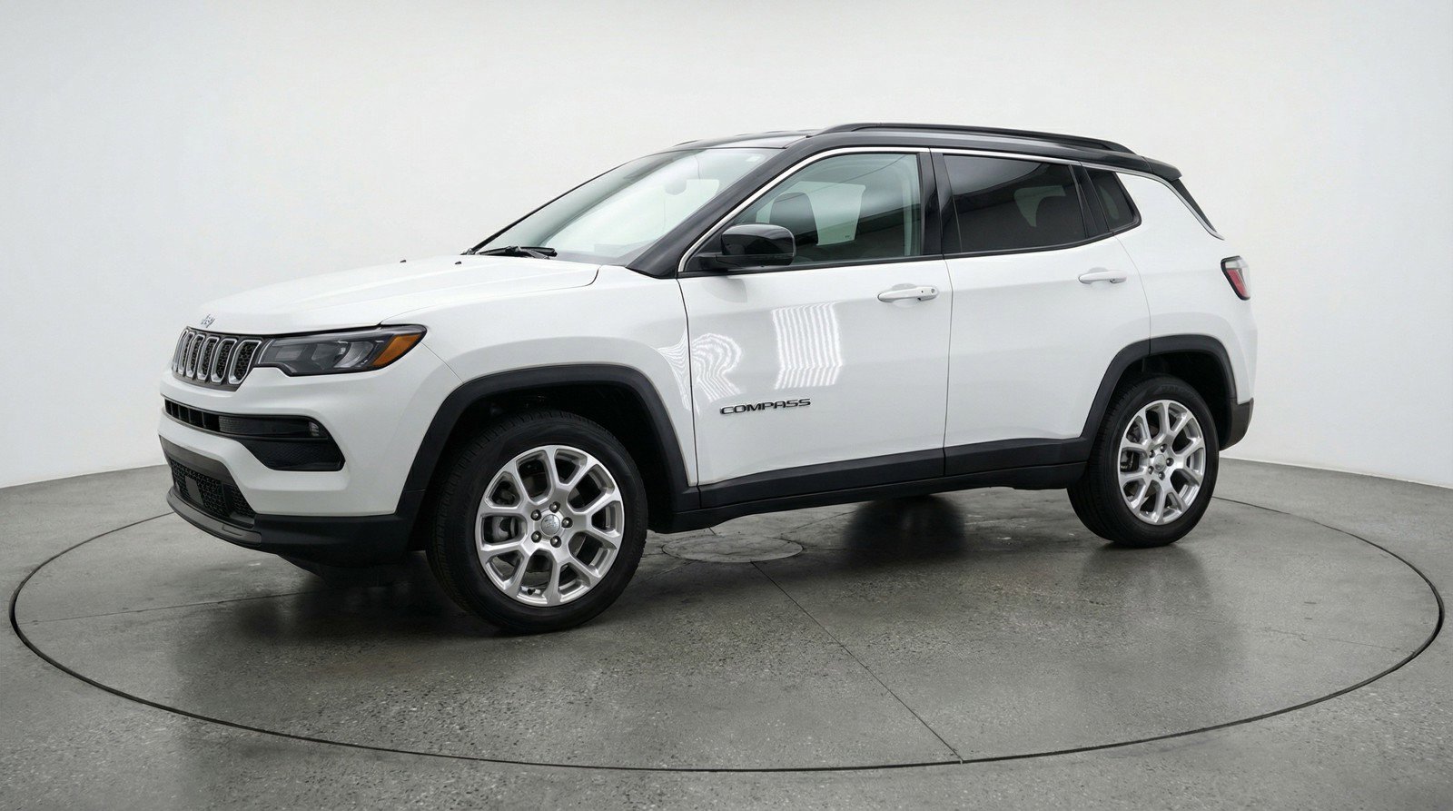 Used 2025 Jeep Compass Limited AWD/4WD image 3