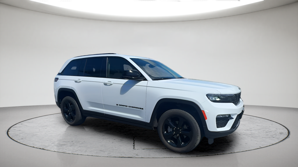 Used 2023 Jeep Grand Cherokee Limited w/ Black Appearance Package AWD/4WD image 3