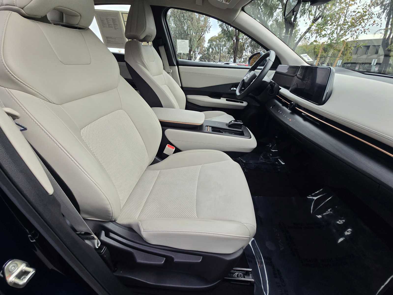 Used 2024 Nissan Ariya FWD image 12