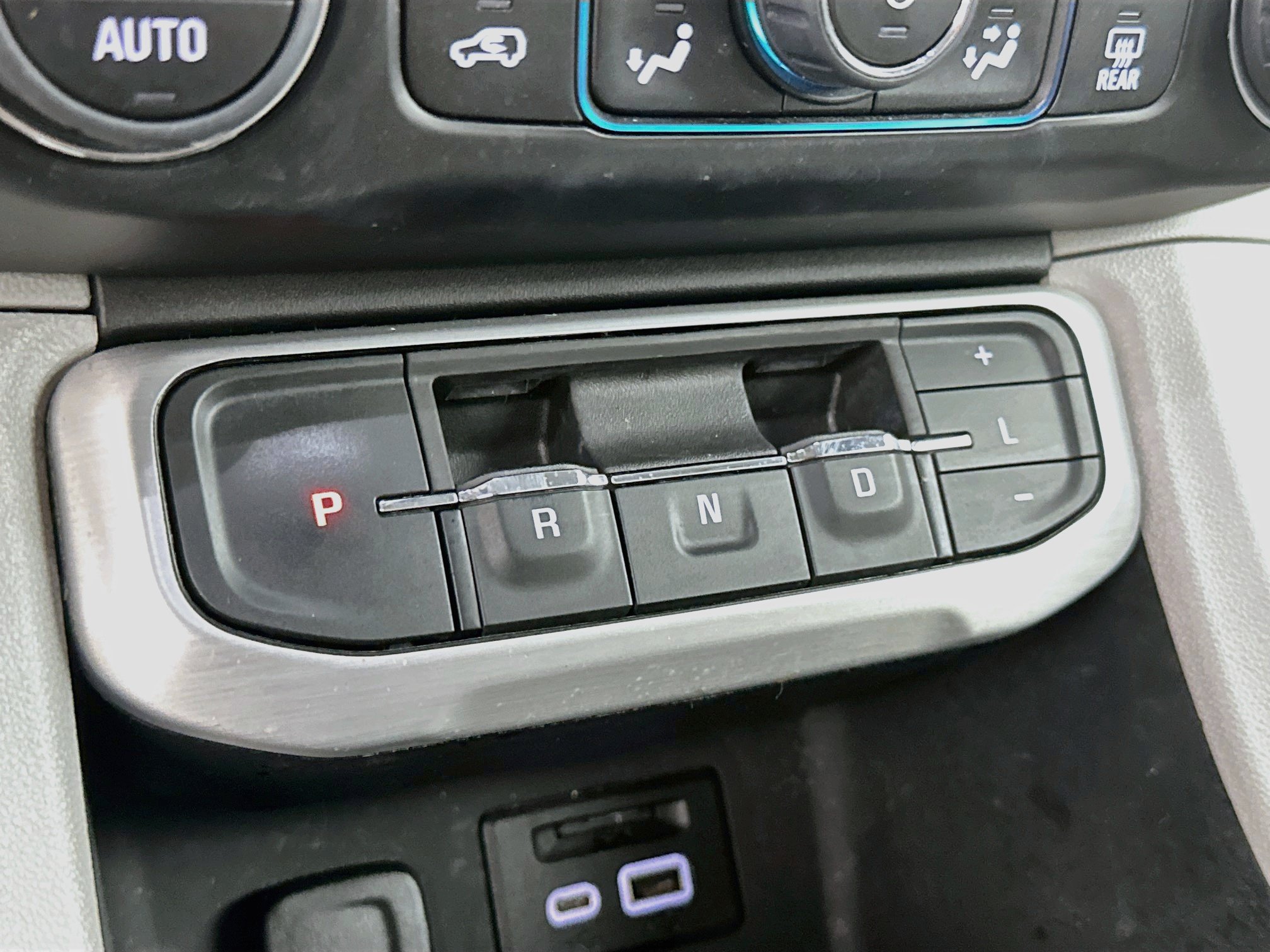 Used 2023 GMC Acadia SLT w/ Technology Package FWD image 25