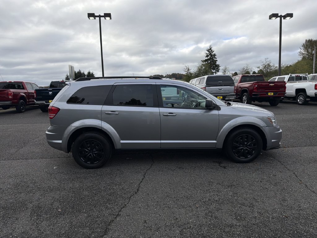 Used 2020 Dodge Journey SE FWD image 2