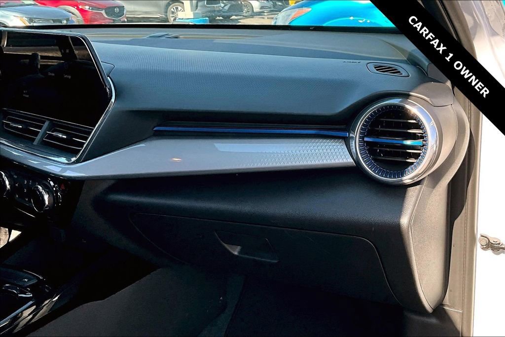 Used 2025 Chevrolet Trax LT w/ LT Convenience Package image 25