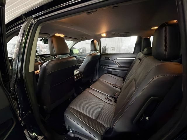 Used 2017 Toyota Highlander LE AWD/4WD image 9