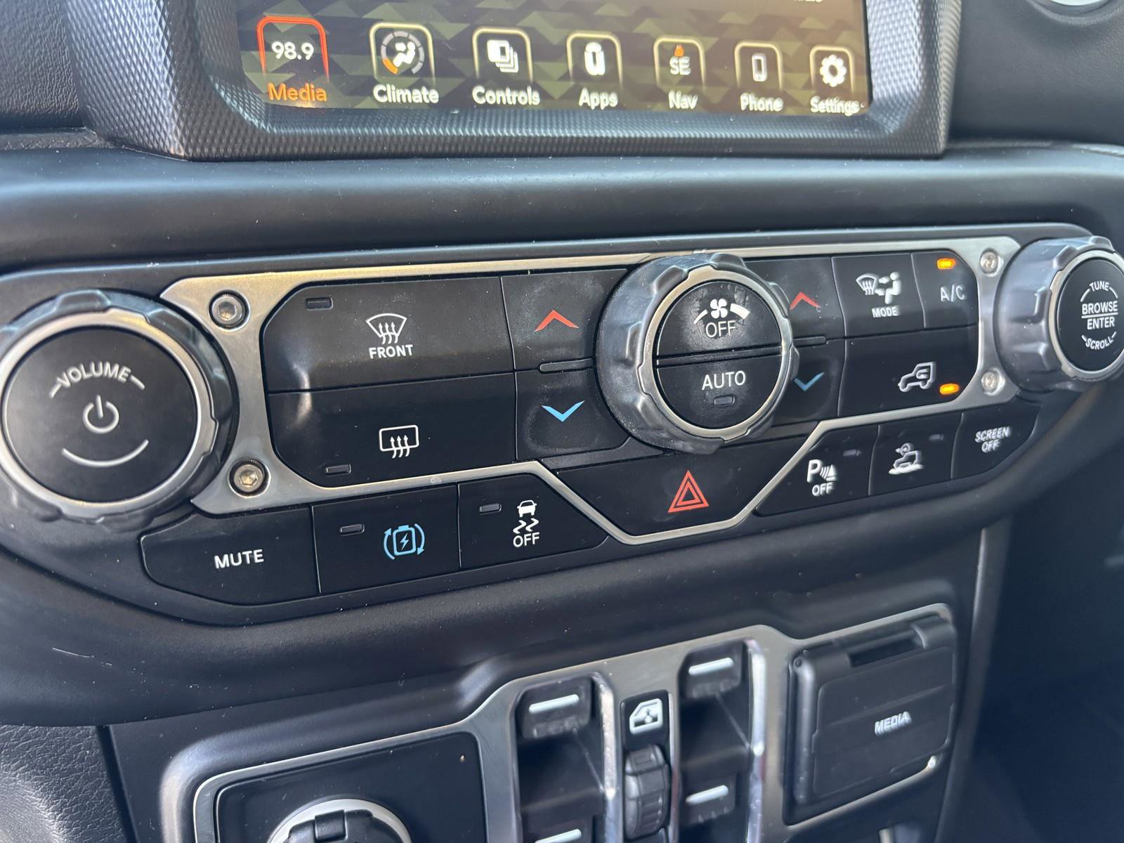 Used 2021 Jeep Wrangler Unlimited Sahara w/ Safety Group image 16