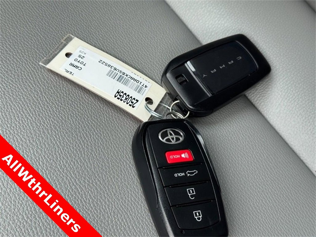 Used 2025 Toyota Camry SE image 24