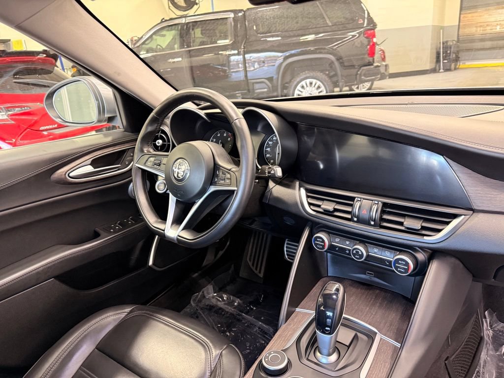 Used 2019 Alfa Romeo Giulia Ti w/ Quick Order Package 22X Lusso AWD/4WD image 31
