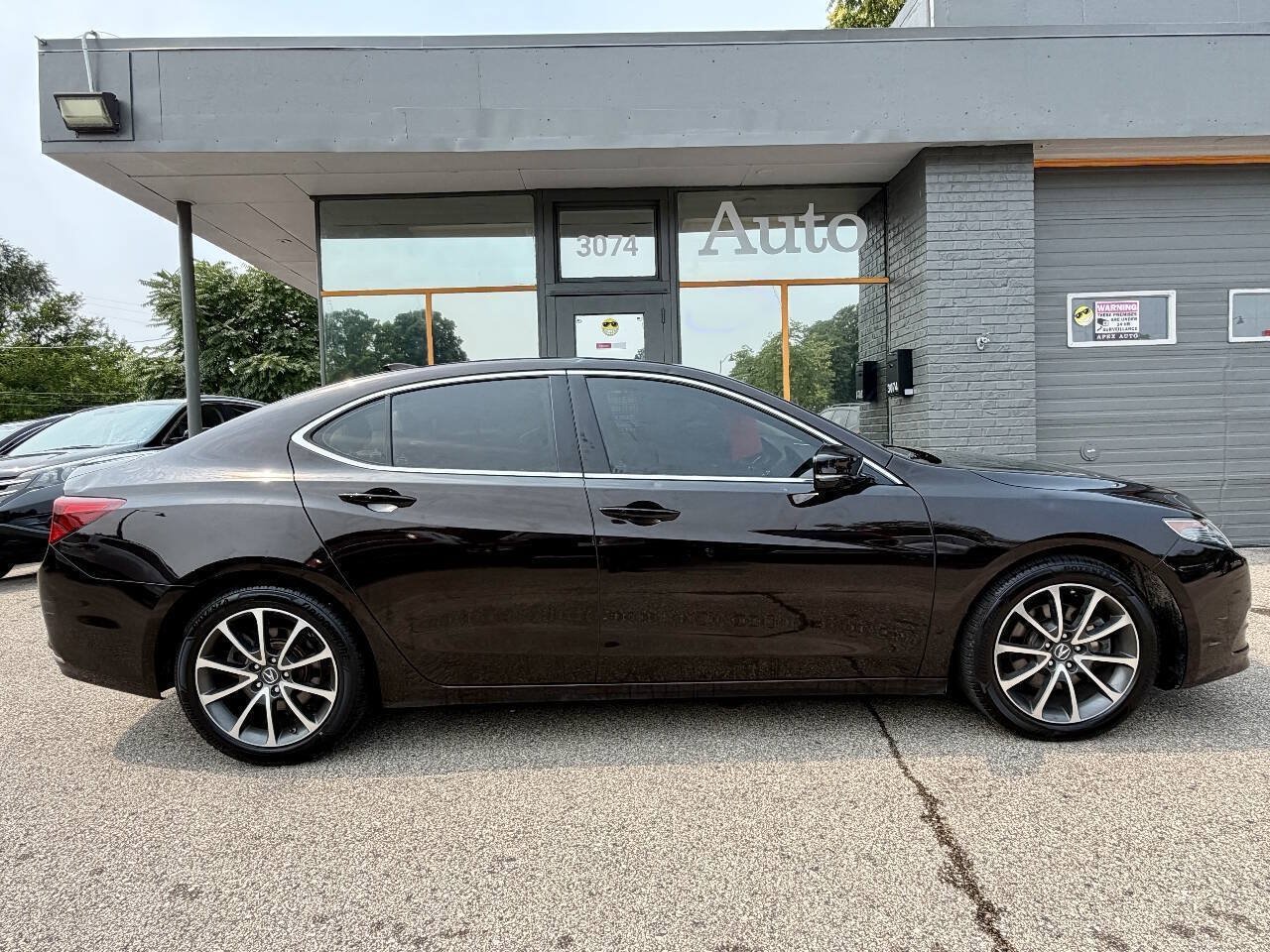 Used 2016 Acura TLX w/ Technology Package FWD image 2