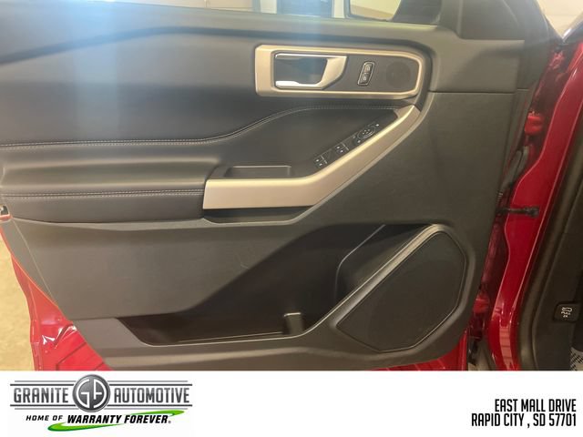 Used 2023 Ford Explorer XLT AWD/4WD image 11