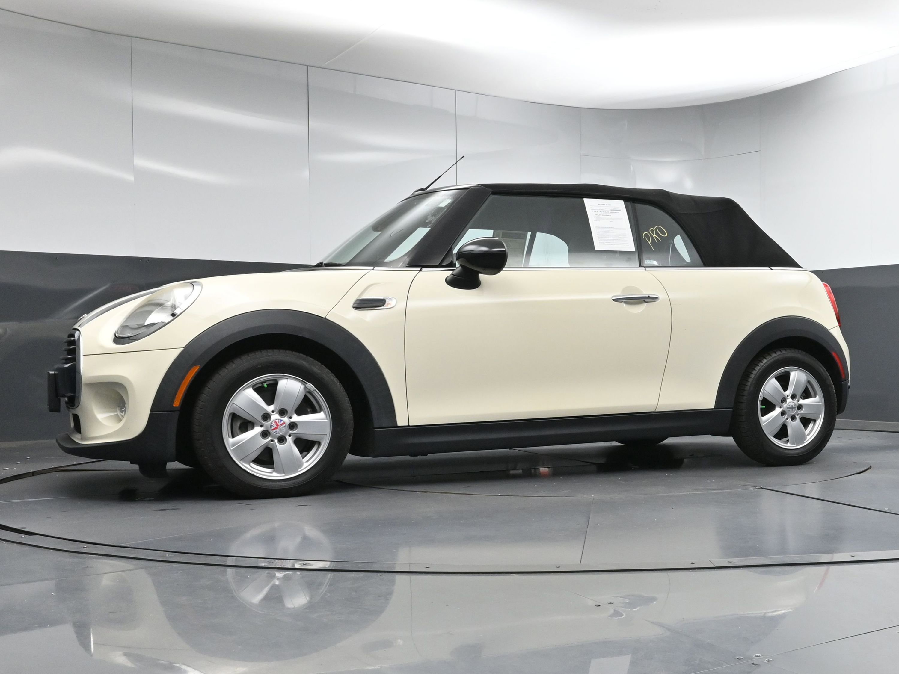 Used 2017 MINI Cooper Convertible image 22