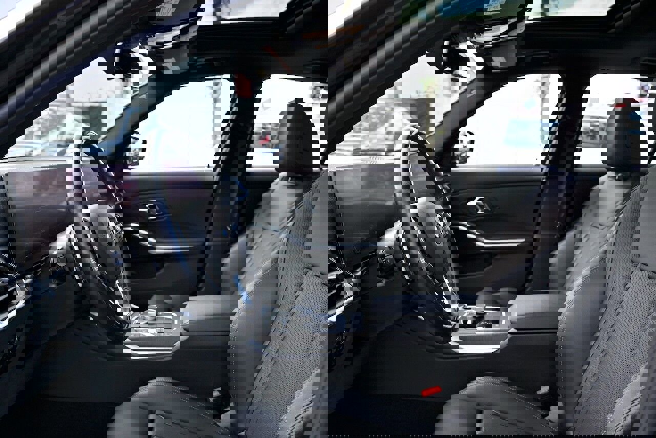 Used 2024 BMW 330i Sedan image 7