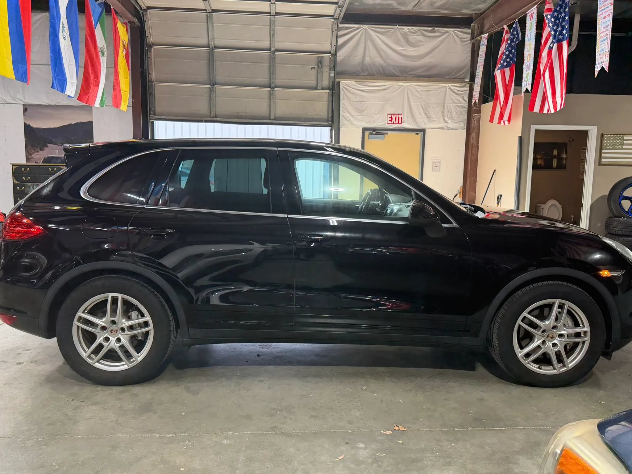 Used 2013 Porsche Cayenne S AWD/4WD image 8