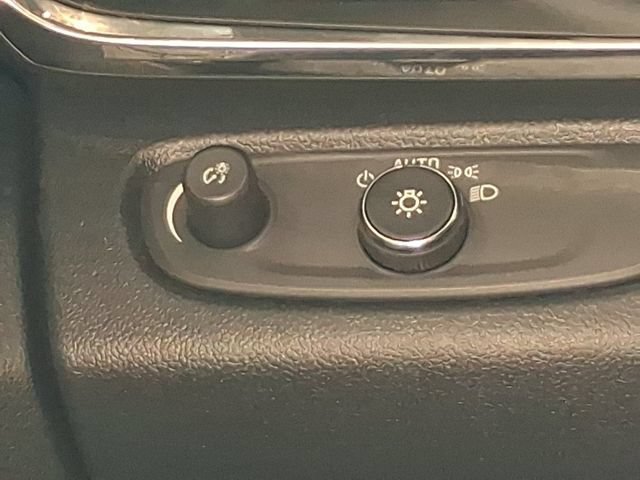 Used 2025 Buick Envista Preferred w/ Convenience I Package FWD image 32