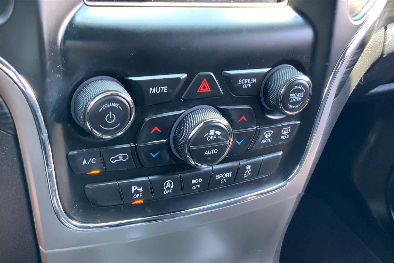 Used 2021 Jeep Grand Cherokee Laredo RWD image 32