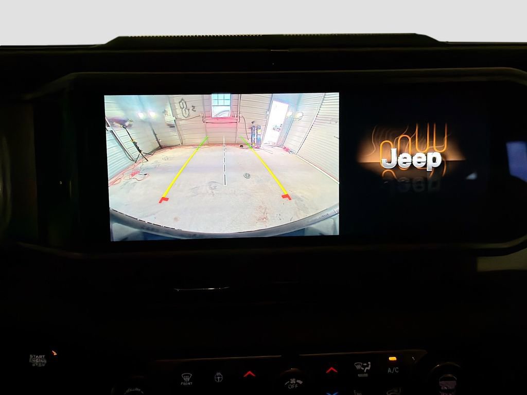 Used 2025 Jeep Wrangler Unlimited Sahara AWD/4WD image 15