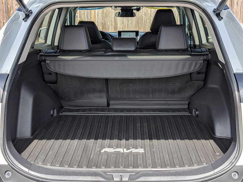 Used 2023 Toyota RAV4 XLE Premium image 13