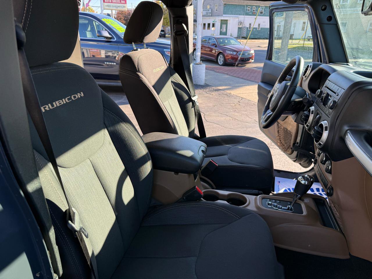 Used 2018 Jeep Wrangler Unlimited Rubicon w/ Connectivity Group AWD/4WD image 32