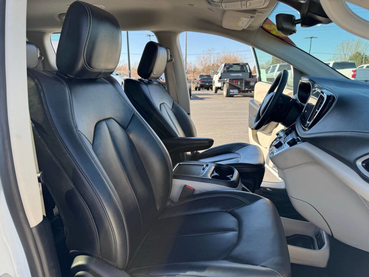 Used 2024 Chrysler Pacifica Limited image 39