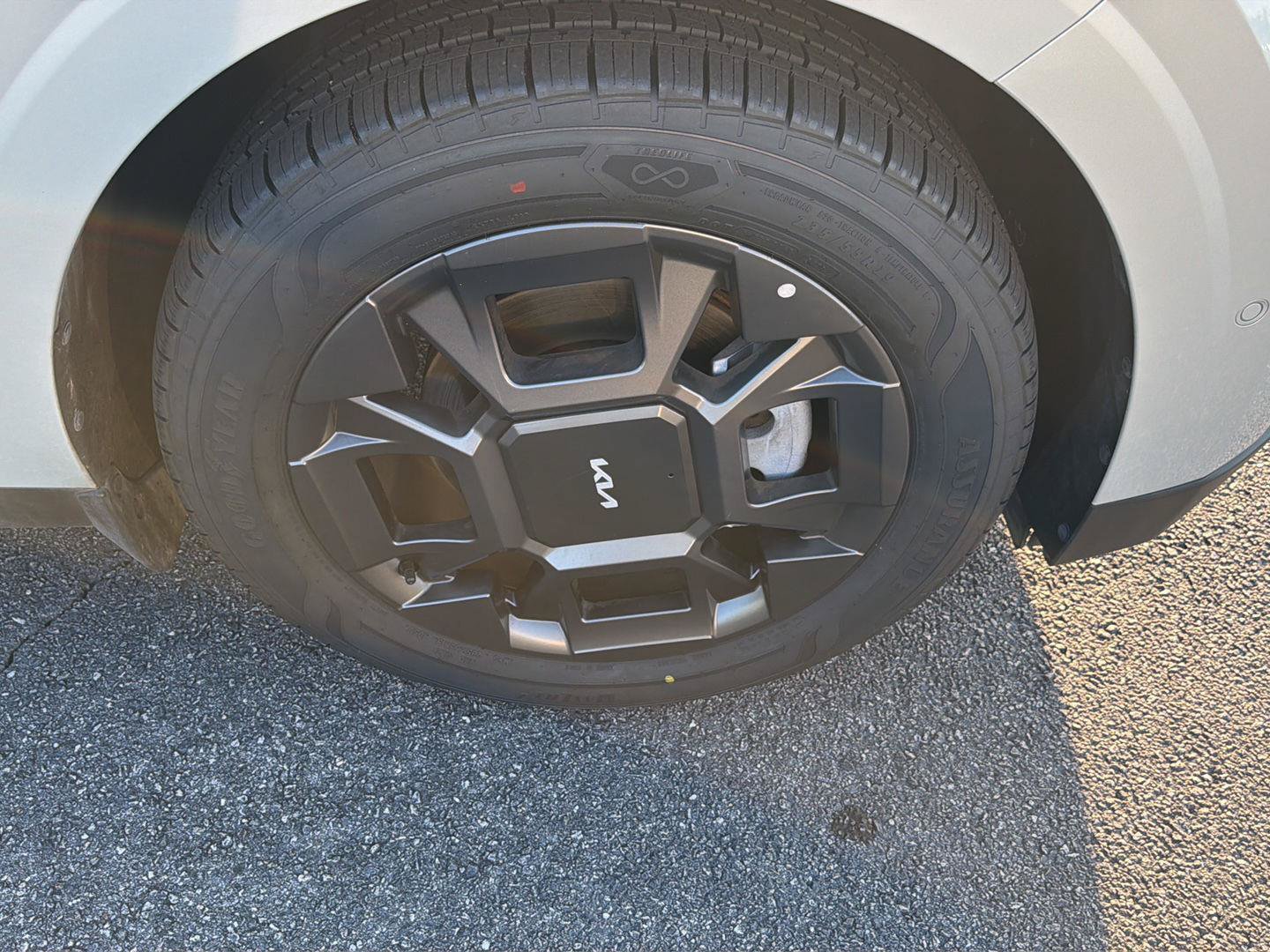 Used 2025 Kia Carnival SX FWD image 38