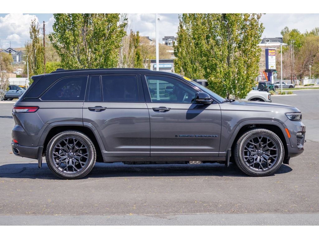 Used 2024 Jeep Grand Cherokee Summit AWD/4WD image 2
