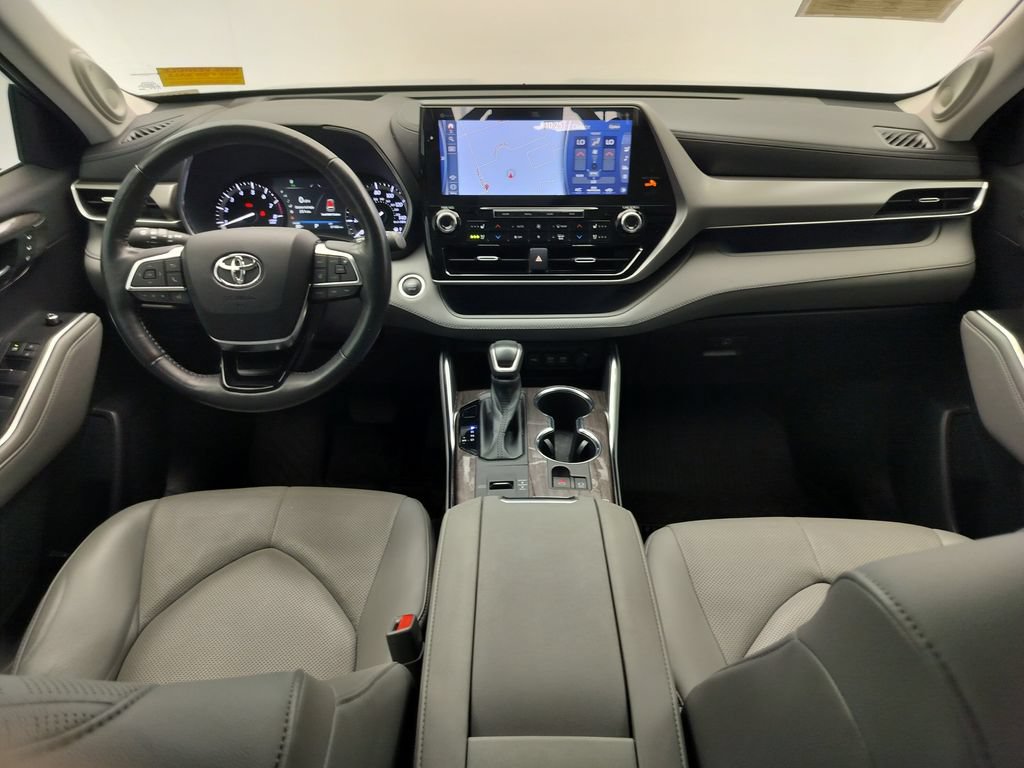 Used 2021 Toyota Highlander Platinum FWD image 11