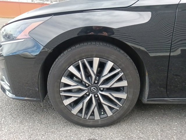 Used 2024 Nissan Altima 2.5 SV image 10