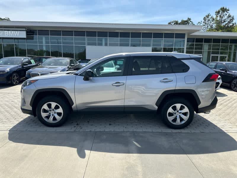 Used 2022 Toyota RAV4 LE AWD/4WD image 2