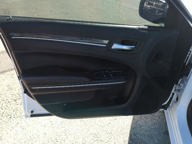Used 2018 Chrysler 300 Touring w/ Chrome Appearance Package image 17