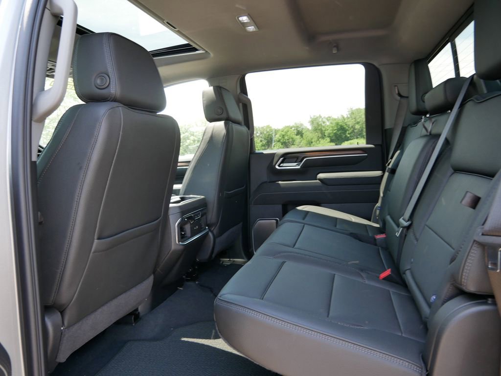 New 2026 GMC Sierra 3500 Denali w/ Denali Reserve Package AWD/4WD image 9
