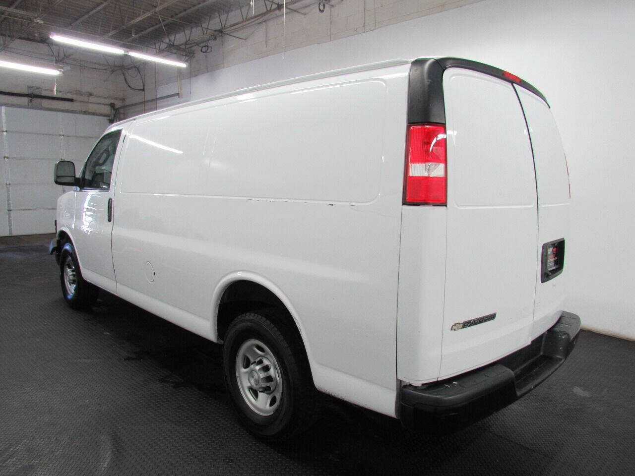 Used 2019 Chevrolet Express 2500 RWD image 5