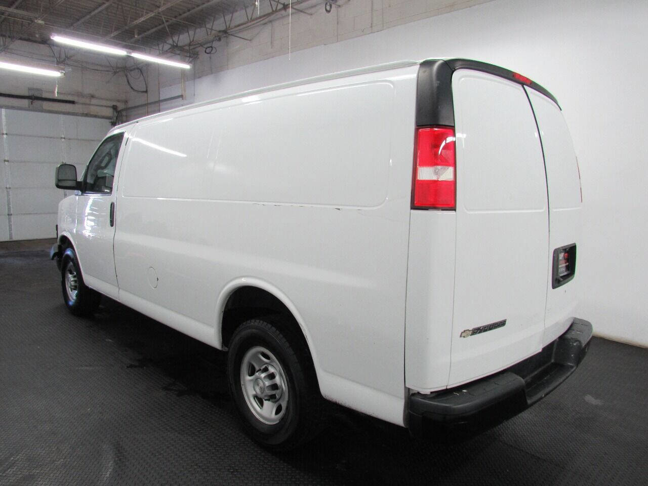 Used 2019 Chevrolet Express 2500 RWD image 5
