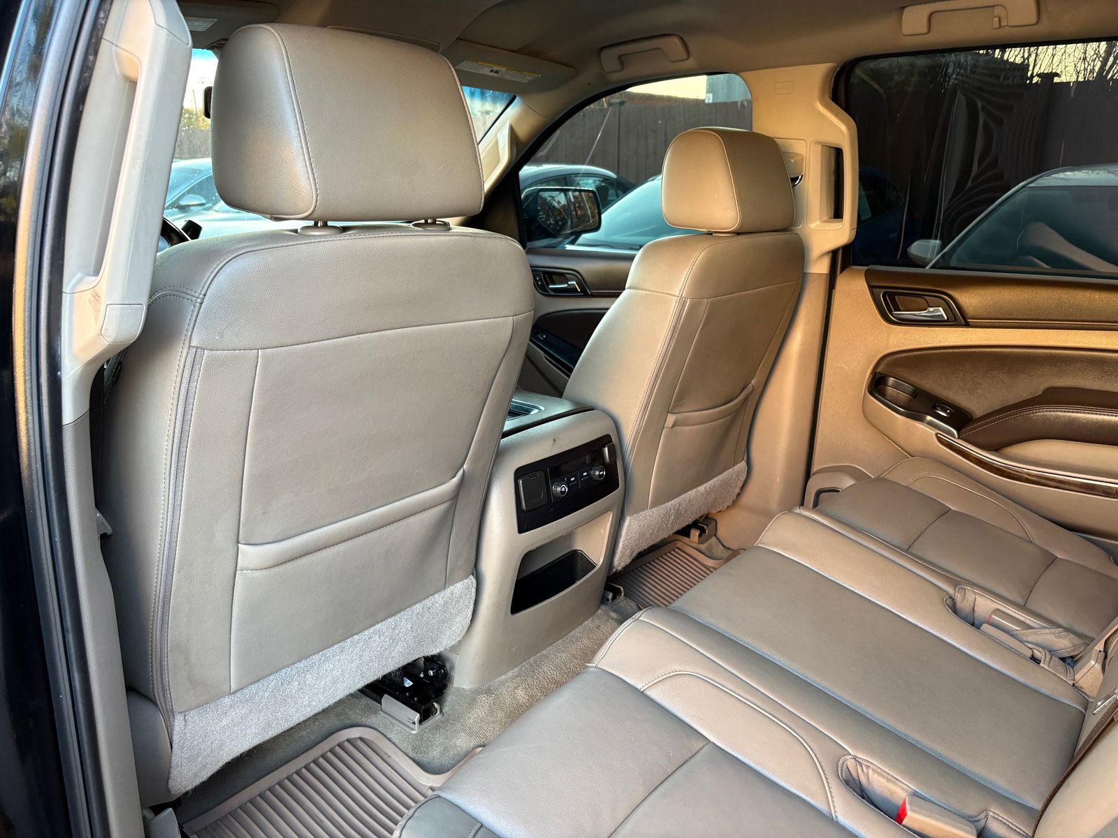 Used 2018 Chevrolet Suburban LT image 20
