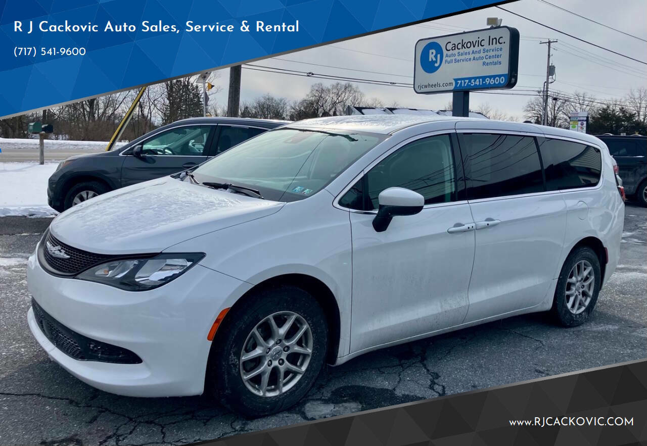 Used 2022 Chrysler Voyager LX image 2
