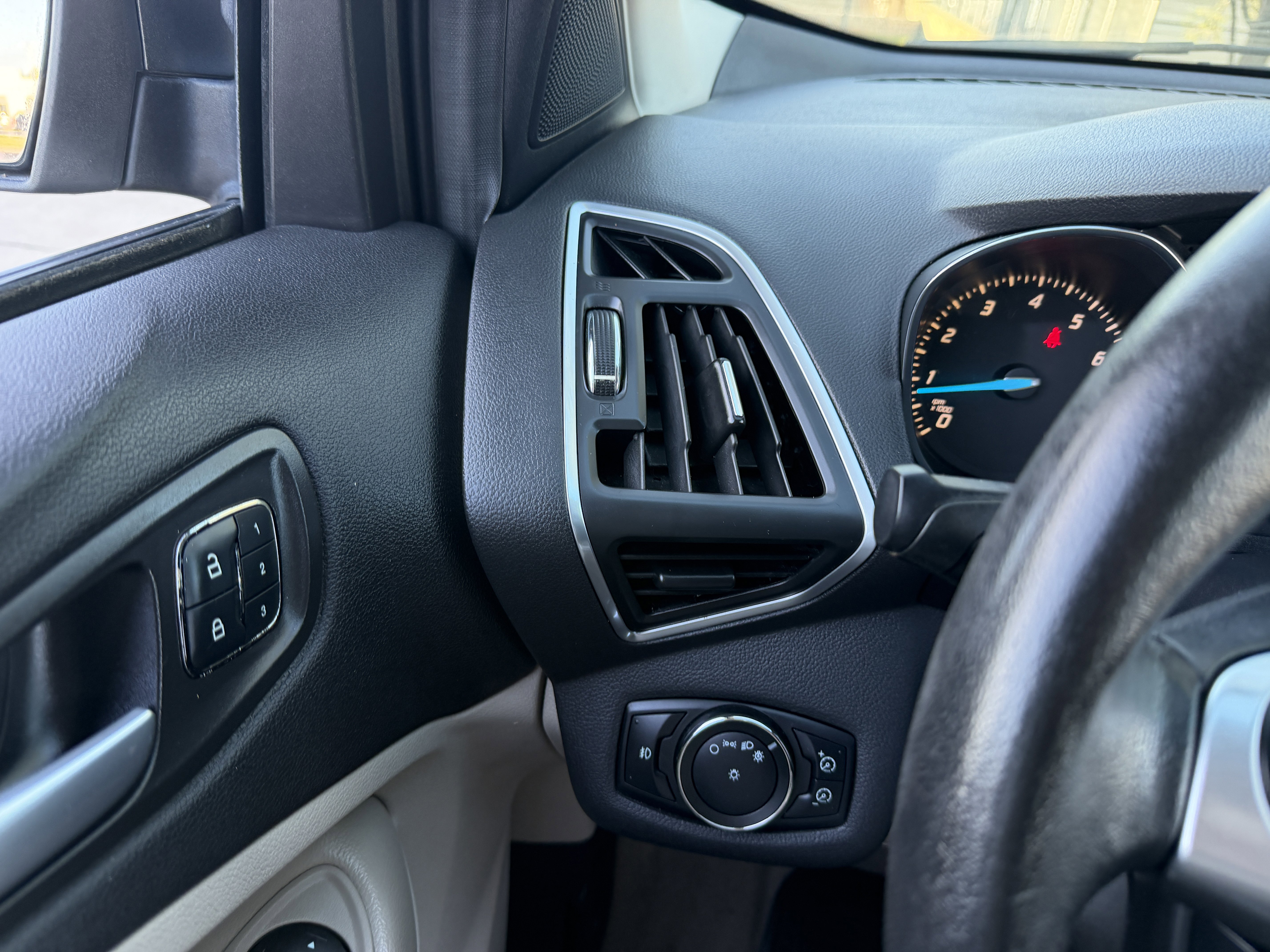 Used 2013 Ford Escape SEL image 24