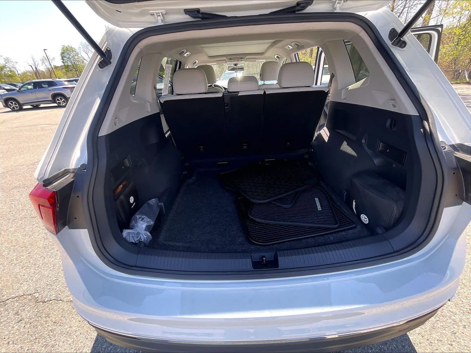 Used 2020 Volkswagen Tiguan SE AWD/4WD image 17