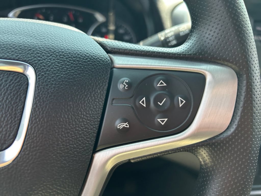 Used 2024 GMC Terrain SLE w/ Driver Convenience Package FWD image 21