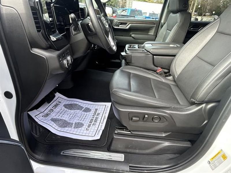 Used 2025 GMC Sierra 1500 SLT AWD/4WD image 16