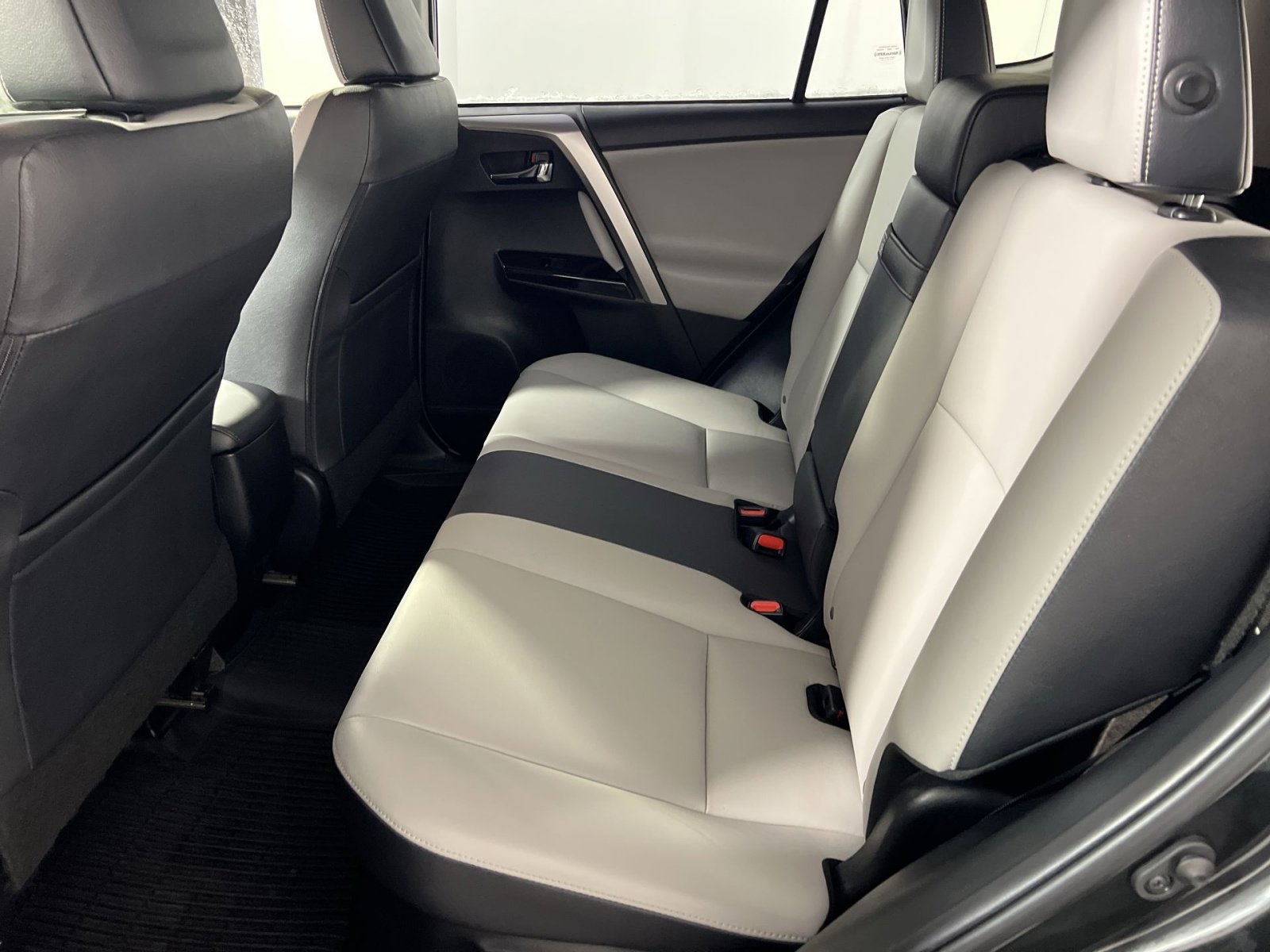 Used 2018 Toyota RAV4 Limited image 25