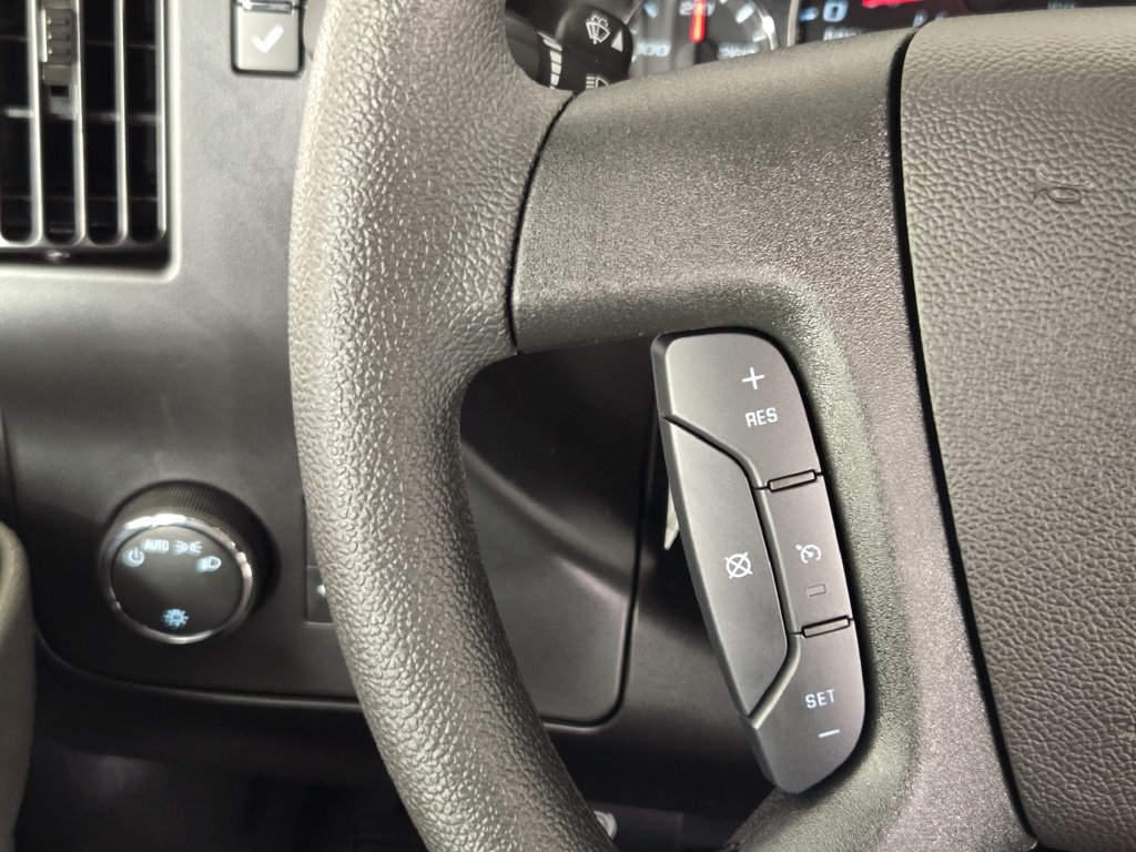 New 2026 Chevrolet Express 2500 w/ Communications Package RWD image 30