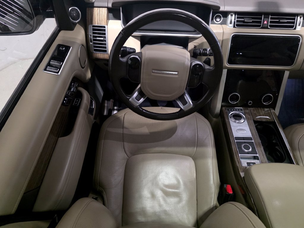 Used 2019 Land Rover Range Rover HSE AWD/4WD image 17