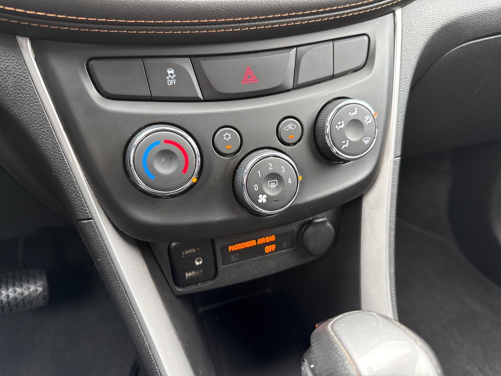 Used 2019 Chevrolet Trax LT w/ LT Convenience Package image 19