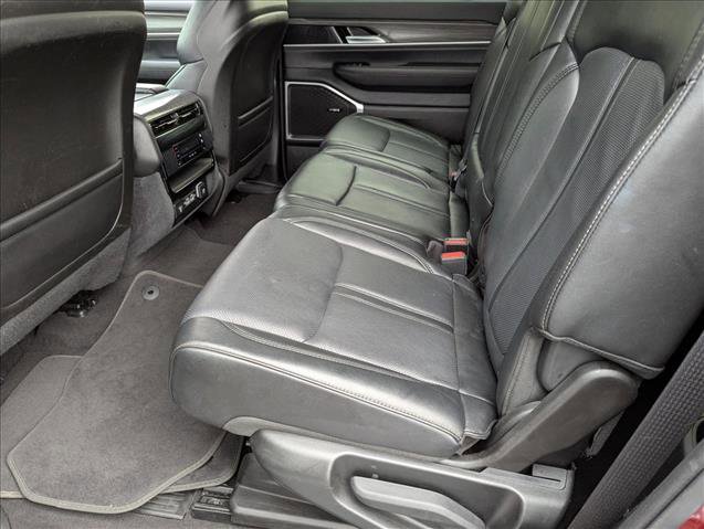 Used 2024 Jeep Wagoneer L Series II w/ Flexible Seating Group image 18