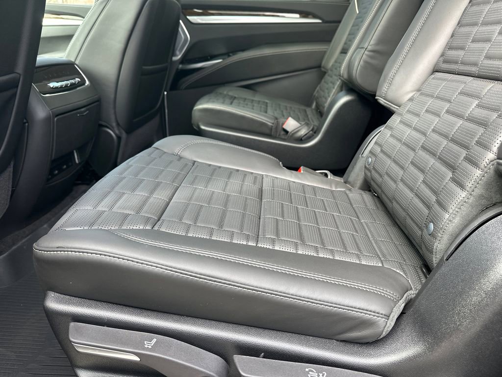 New 2026 Cadillac Escalade ESV Platinum Sport w/ LPO, ONYX Package image 20