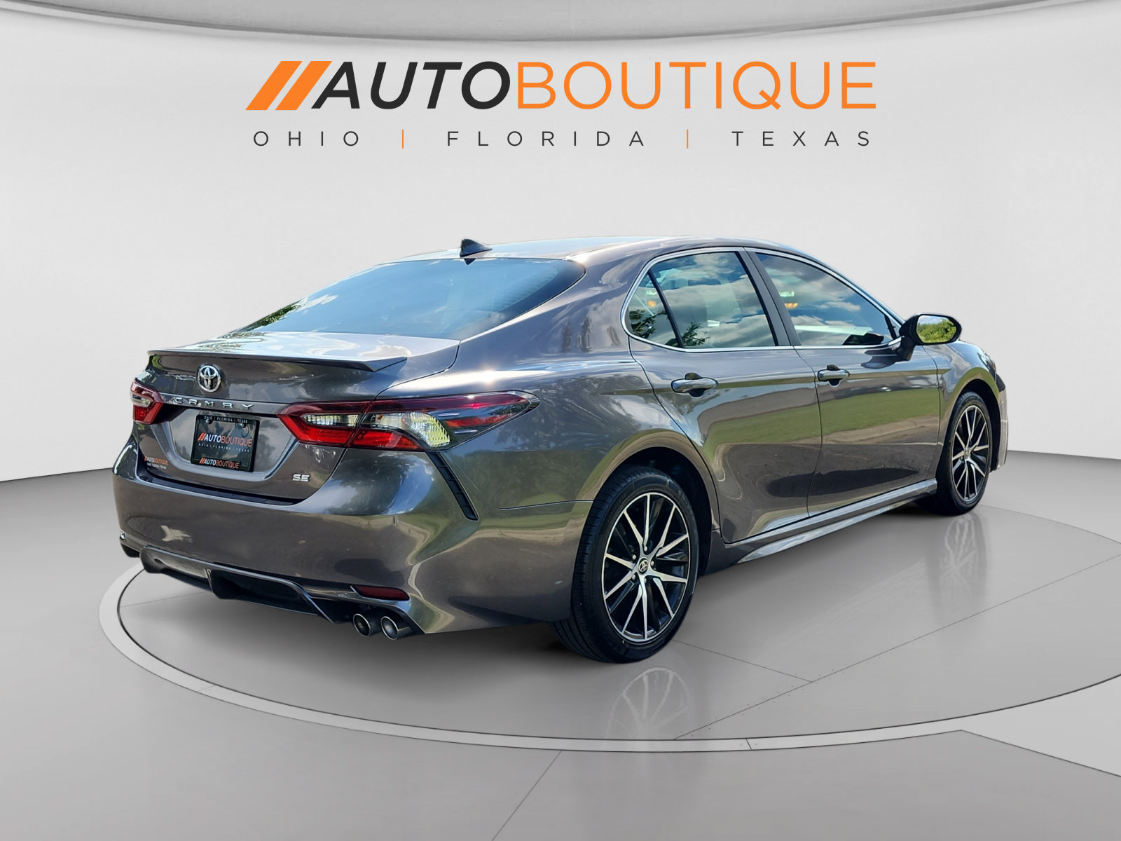 Used 2023 Toyota Camry SE FWD image 5