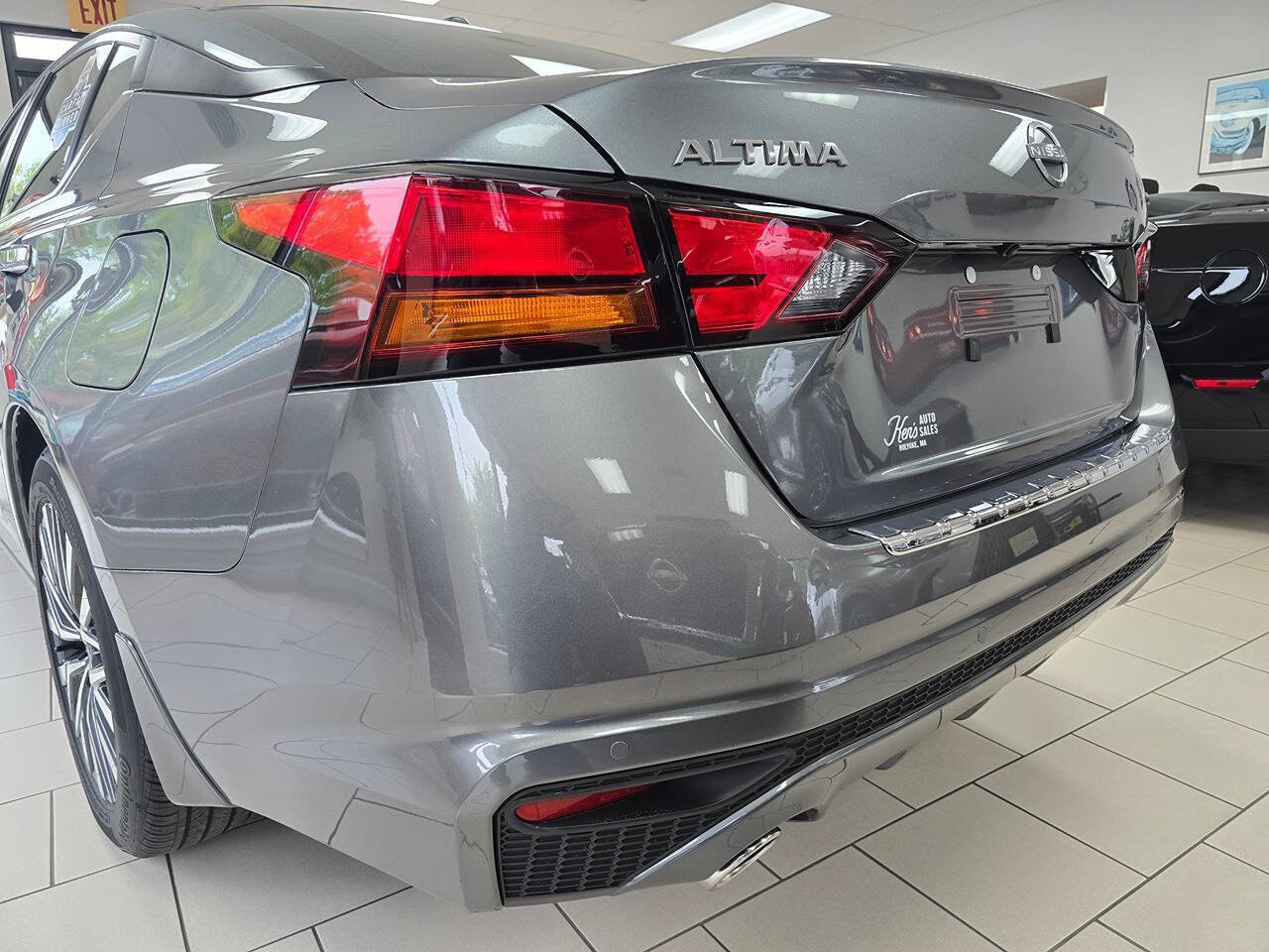 Used 2023 Nissan Altima 2.5 SV w/ SV Premium Package FWD image 19